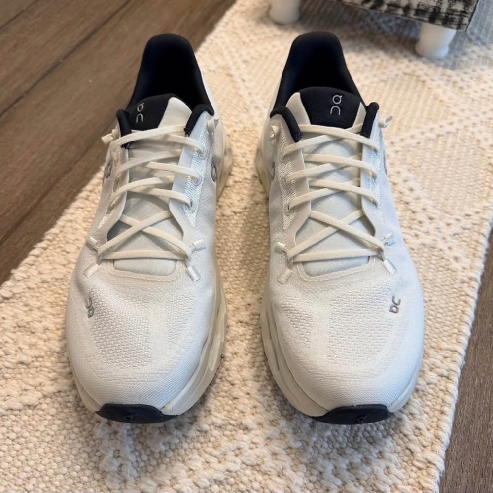Women’s on cloudtilt sneakersEUC, worn less than 5 times. Color is pearl/ice - Picture 3 of 8